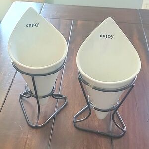 SERVING CONES. SET OF 2